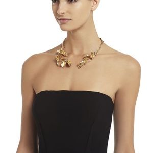 ⚡️FINAL PRICE⚡️ NWT BCBG gold leaf collar necklace